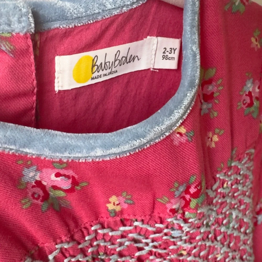 Baby Boden smocked pink dress 2-3yr - Picture 3 of 3